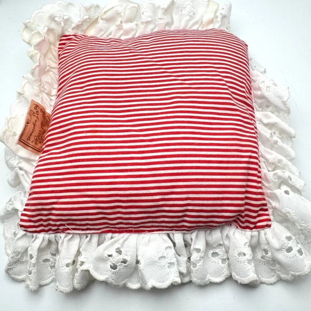 Christmas Pillow Lacy Edge Santa Happy Holidays Red White Country Cozys Original
